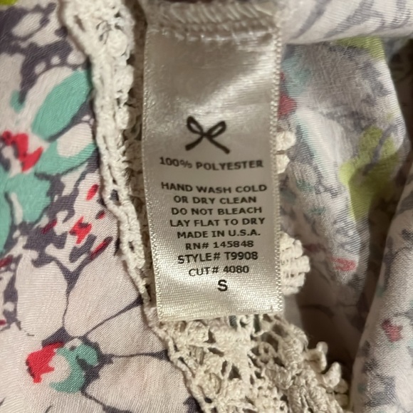 Everly Floral Top Cami With Crochet Bottom Trim Size Small - Picture 6 of 8
